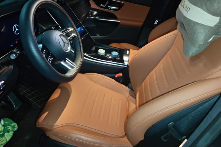 Used Mercedes-Benz GLC 2023 Facelifted GLC 300 L 4MATIC Luxury Version 5 Seats Left Front Seat