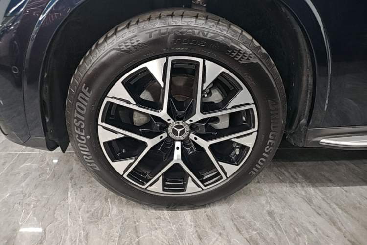Used Mercedes-Benz GLC 2023 Facelift GLC 260 L 4MATIC Luxury Version 5 Seats Left Front Wheel Hub