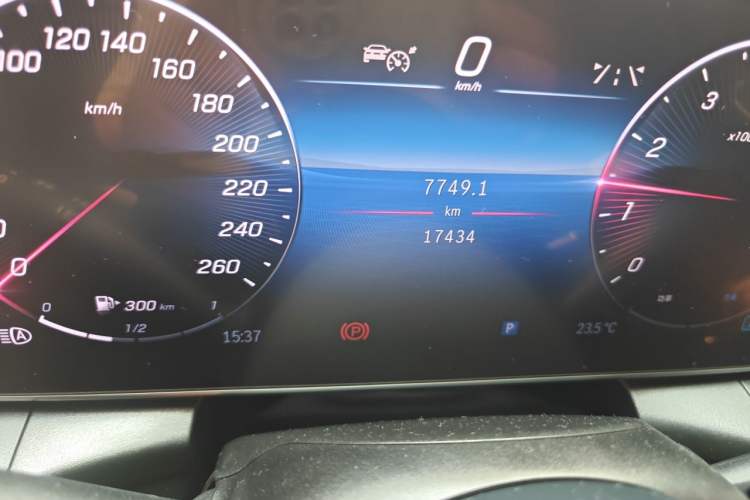 Used Mercedes-Benz GLC 2023 Refreshed GLC 300 L 4MATIC Dynamic Version 7-Seater Odometer Close Up