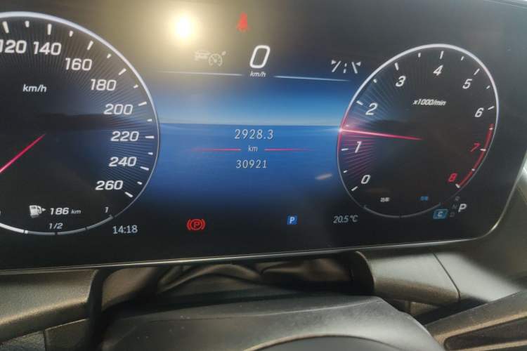 Used Mercedes-Benz GLC 2023 GLC 300 L 4MATIC Dynamic Edition 5-seater Odometer Close Up