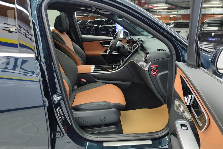 Used Mercedes-Benz GLC 2023 GLC 260 L 4MATIC Dynamic Edition 5-seater Right Front Seat