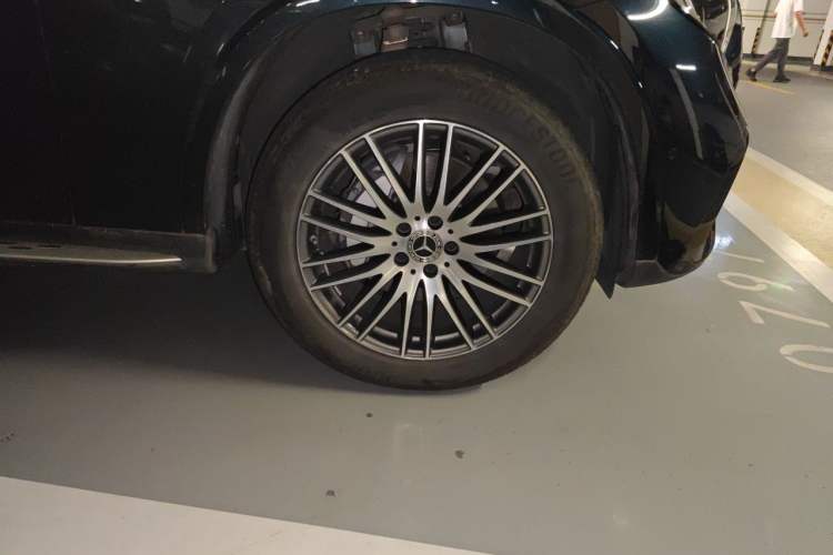 Used Mercedes-Benz GLC 2023 GLC 300 L 4MATIC Dynamic Edition 5-seater Right Front Wheel Hub