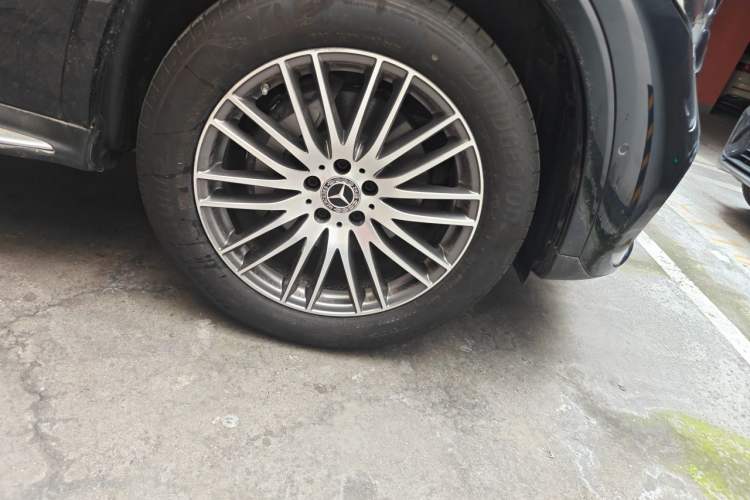 Used Mercedes-Benz GLC 2023 Refreshed GLC 300 L 4MATIC Dynamic Version 7-Seater Right Front Wheel Hub