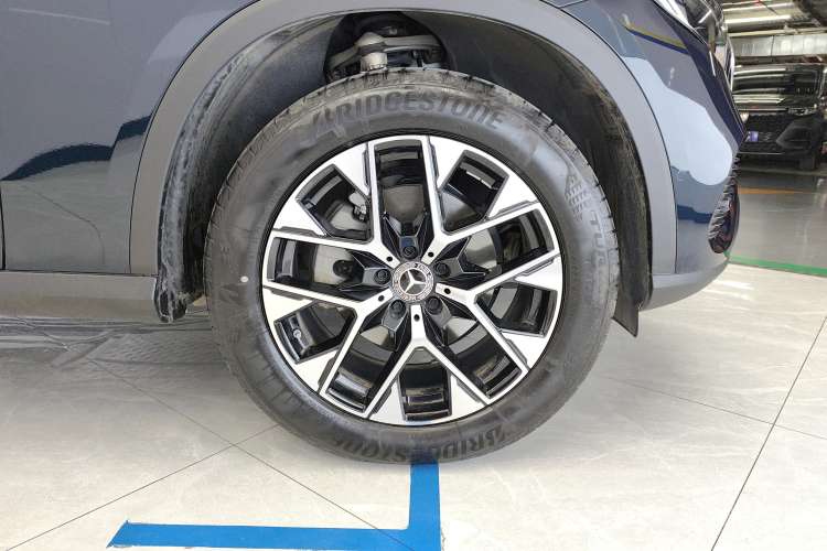 Used Mercedes-Benz GLC 2023 GLC 260 L 4MATIC Dynamic Edition 5-seater Right Front Wheel Hub