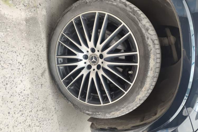 Used Mercedes-Benz GLC 2023 GLC 300 L 4MATIC Luxury 7-Seater Right Front Wheel Hub