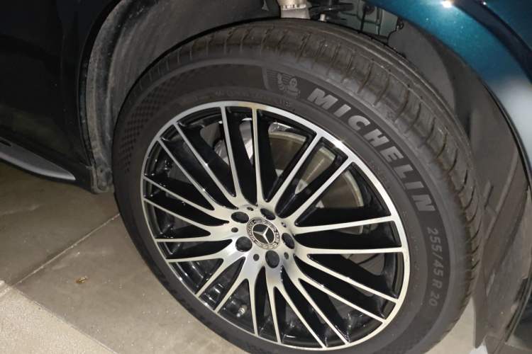 Used Mercedes-Benz GLC 2023 Facelifted GLC 300 L 4MATIC Luxury Version 5 Seats Right Front Wheel Hub