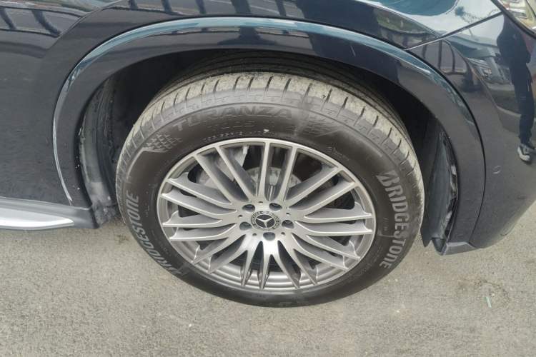 Used Mercedes-Benz GLC 2023 GLC 300 L 4MATIC Dynamic Edition 5-seater Right Front Wheel Hub