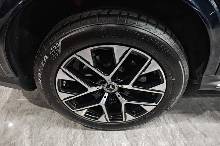 Used Mercedes-Benz GLC 2023 Facelift GLC 260 L 4MATIC Luxury Version 5 Seats Right Rear Wheel Hub