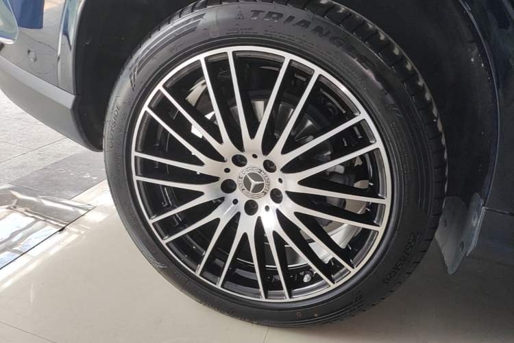 Used Mercedes-Benz GLC 2023 GLC 300 L 4MATIC Luxury 7-Seater Right Rear Wheel Hub