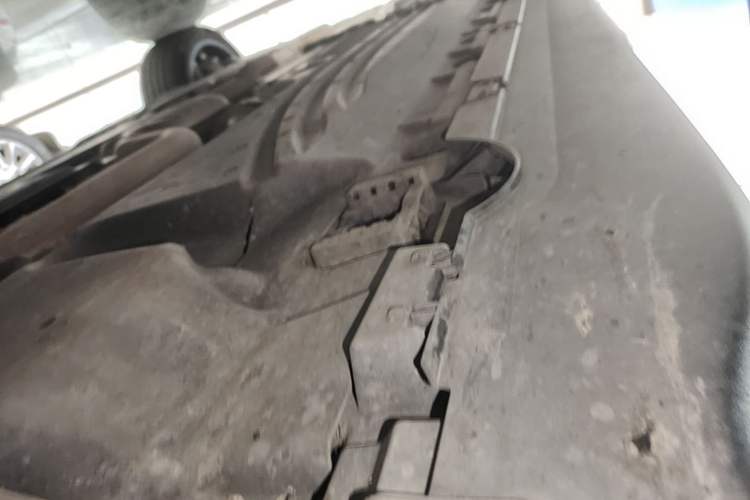 Used Mercedes-Benz GLC 2023 GLC 300 L 4MATIC Luxury 7-Seater Right Side Sill