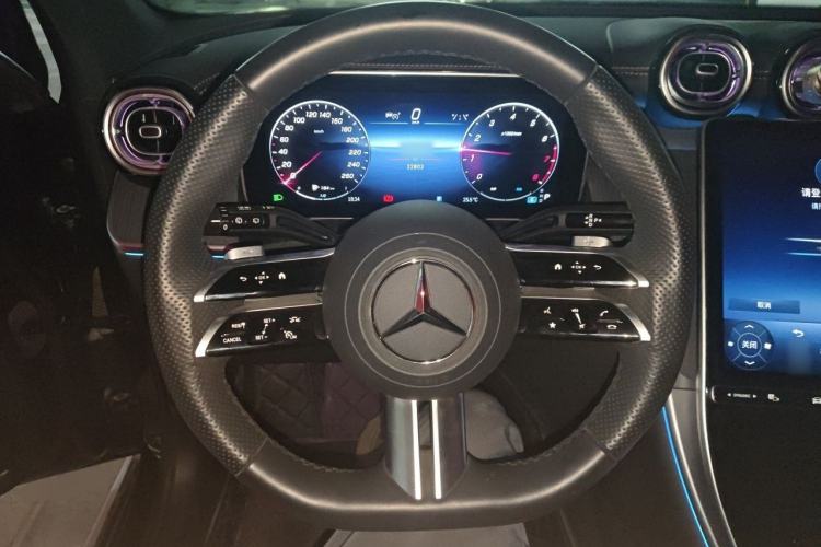 Used Mercedes-Benz GLC 2023 GLC 260 L 4MATIC Luxury Model 5 Seats Steering Wheel
