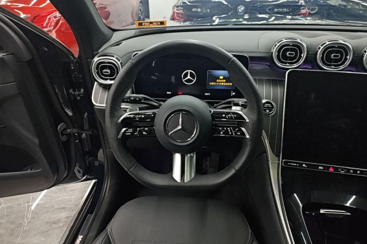 Used Mercedes-Benz GLC 2023 Facelift GLC 260 L 4MATIC Luxury Version 5 Seats Steering Wheel