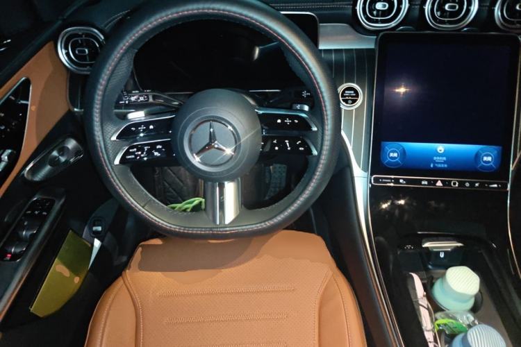 Used Mercedes-Benz GLC 2023 Facelifted GLC 300 L 4MATIC Luxury Version 5 Seats Steering Wheel