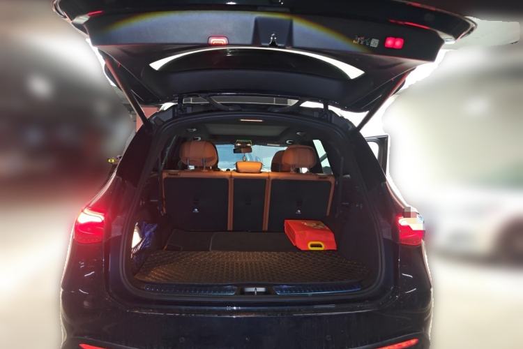 Used Mercedes-Benz GLC 2023 Refreshed GLC 300 L 4MATIC Dynamic Version 7-Seater Trunk
