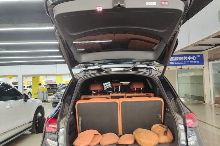 Used Mercedes-Benz GLC 2023 GLC 300 L 4MATIC Luxury 7-Seater Trunk