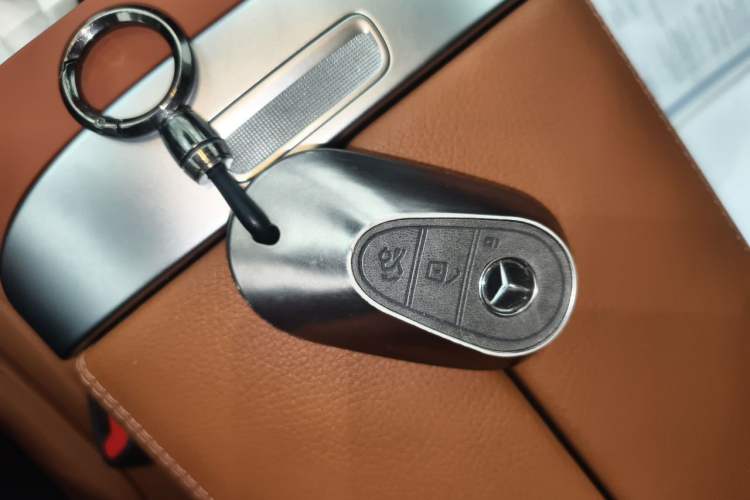 Used Mercedes-Benz GLC 2023 GLC 300 L 4MATIC Luxury 7-Seater Vehicle Key