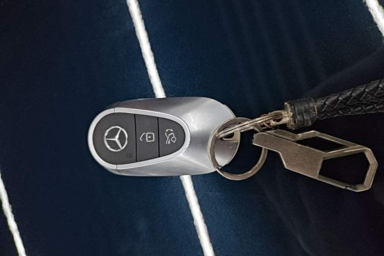 Used Mercedes-Benz GLC 2023 Facelift GLC 260 L 4MATIC Luxury Version 5 Seats Vehicle Key