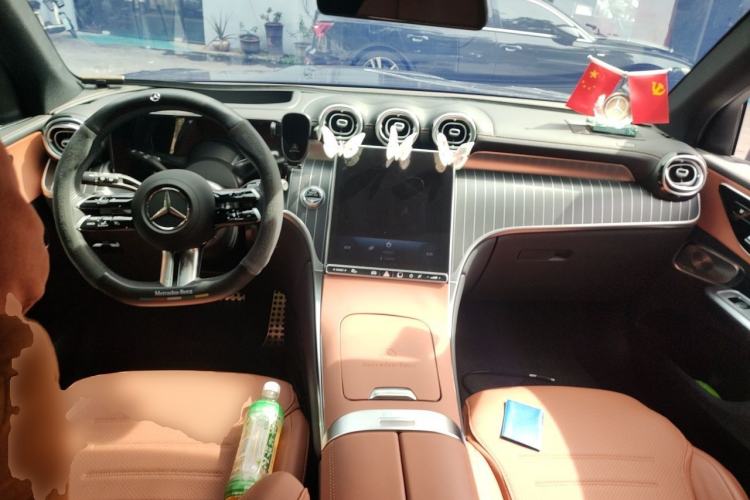 Used Mercedes-Benz GLC 2023 Refreshed GLC 300 L 4MATIC Luxury Version 7 Seats Center Console