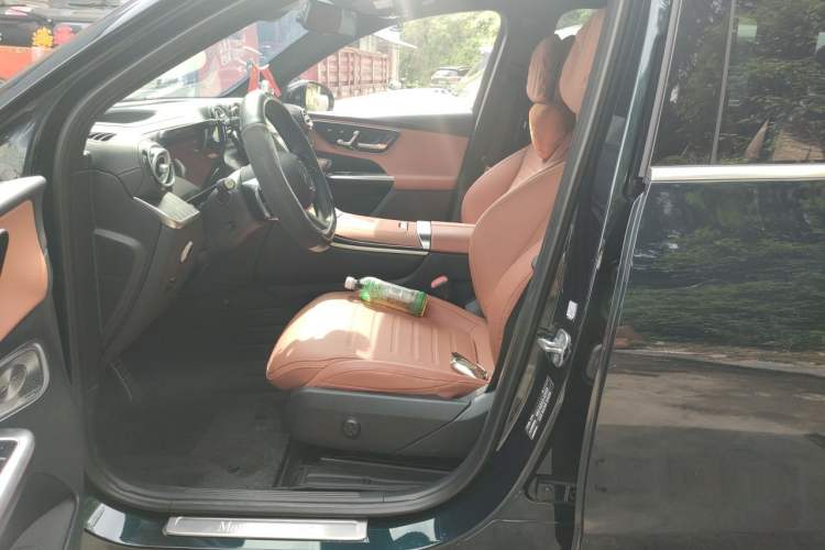 Used Mercedes-Benz GLC 2023 Refreshed GLC 300 L 4MATIC Luxury Version 7 Seats Left Front Seat