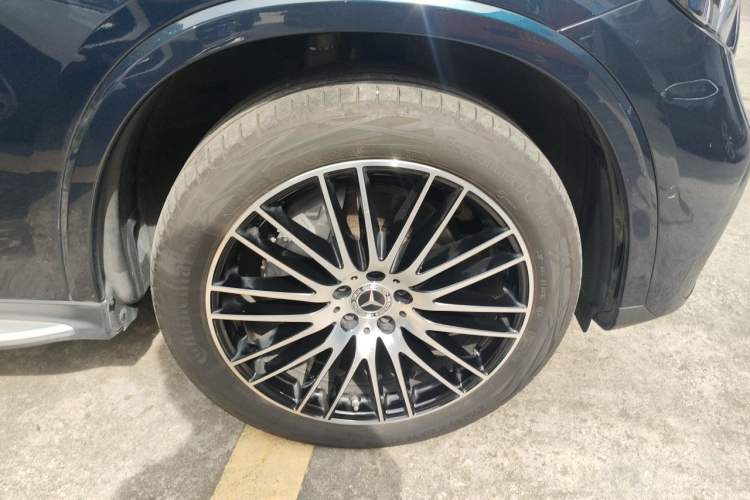 Used Mercedes-Benz GLC 2023 Refreshed GLC 300 L 4MATIC Luxury Version 7 Seats Right Front Wheel Hub