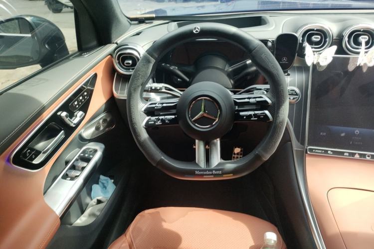Used Mercedes-Benz GLC 2023 Refreshed GLC 300 L 4MATIC Luxury Version 7 Seats Steering Wheel