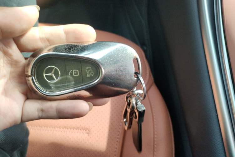 Used Mercedes-Benz GLC 2023 Refreshed GLC 300 L 4MATIC Luxury Version 7 Seats Vehicle Key