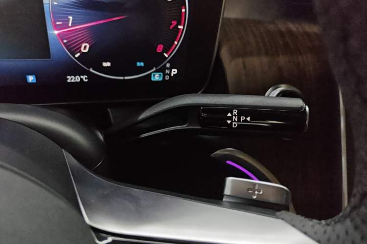 Used Mercedes-Benz GLC 2023 GLC 300 L 4MATIC Dynamic 7-Seater Gear Lever