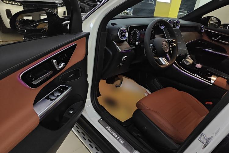 Used Mercedes-Benz GLC 2023 GLC 300 L 4MATIC Dynamic 7-Seater Interior 3