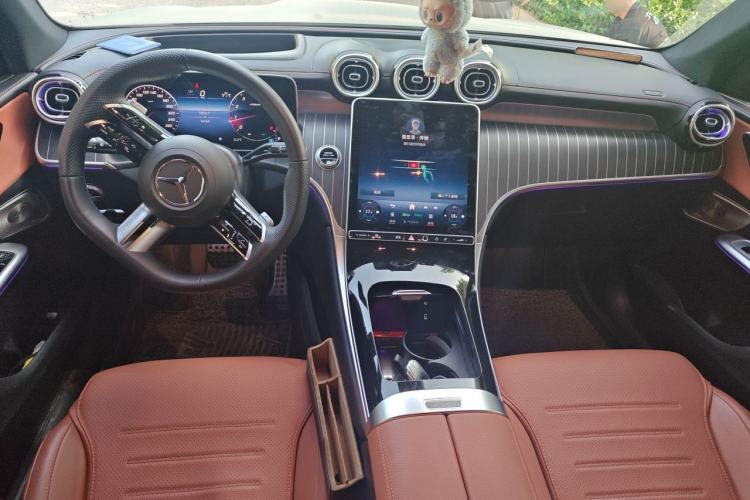 Used Mercedes-Benz GLC 2023 GLC 300 L 4MATIC Luxury 7-Seater Center Console