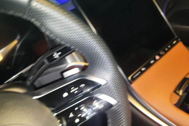 Used Mercedes-Benz GLC 2023 Refreshed GLC 300 L 4MATIC Dynamic Edition 5 Seats Gear Lever