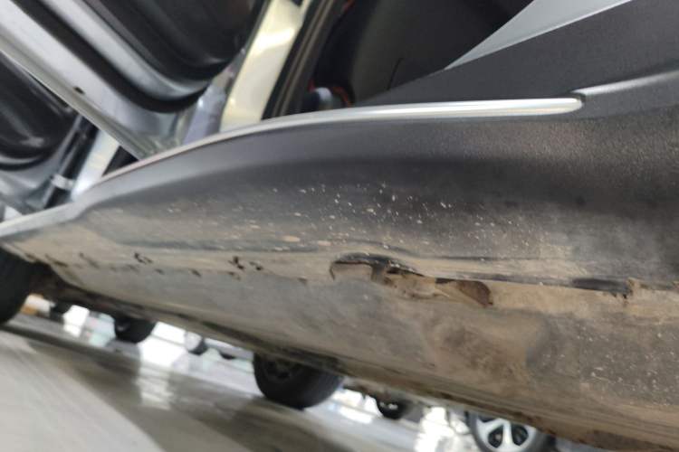 Used Mercedes-Benz GLC 2023 GLC 260 L 4MATIC Luxury 7-Seater Left Side Sill