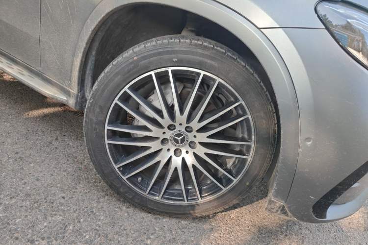 Used Mercedes-Benz GLC 2023 GLC 300 L 4MATIC Luxury 7-Seater Right Front Wheel Hub