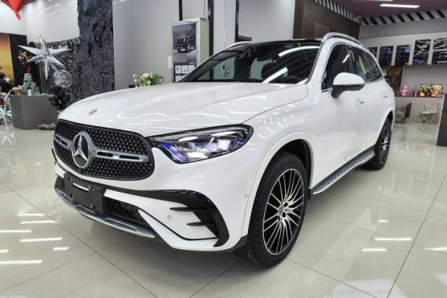 Ojetý Mercedes-Benz GLC 2023 GLC 300 L 4MATIC Luxury 7-Seater