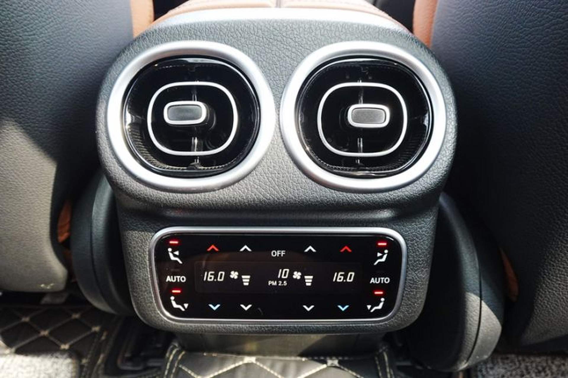 Used Mercedes-Benz GLC 2023 GLC 260 L 4MATIC Luxury Model 5 Seats Audio And AC Panel