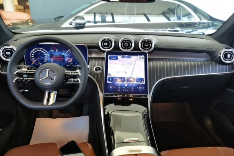 Used Mercedes-Benz GLC 2023 Refreshed GLC 300 L 4MATIC Dynamic Edition 5 Seats Center Console