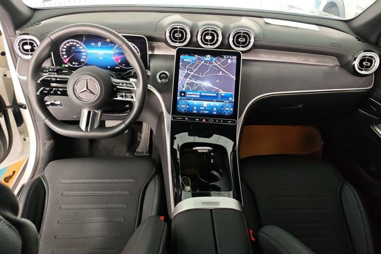 Used Mercedes-Benz GLC 2023 GLC 260 L 4MATIC Luxury 7-Seater Center Console