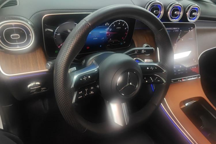 Used Mercedes-Benz GLC 2023 GLC 300 L 4MATIC Dynamic 7-Seater Center Console