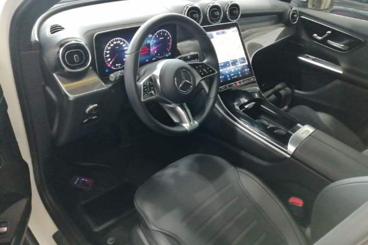 Used Mercedes-Benz GLC 2023 GLC 260 L 4MATIC Dynamic Edition 7-seater Center Console