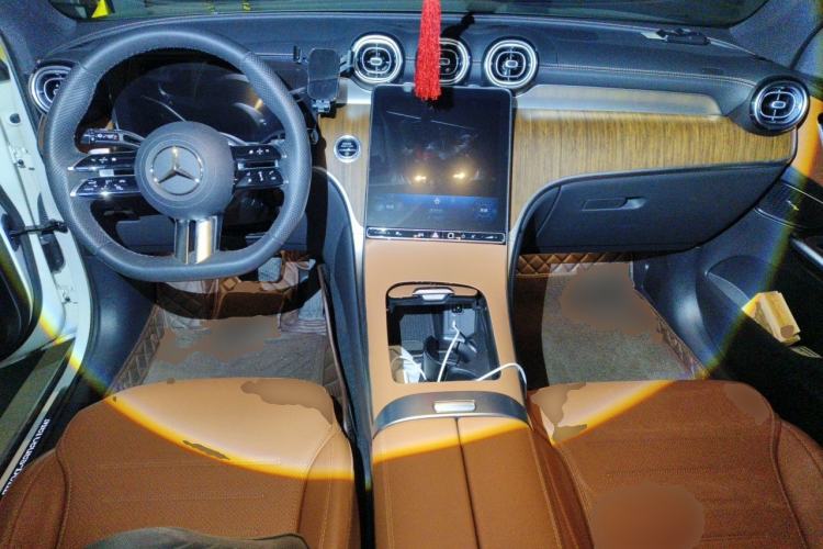 Used Mercedes-Benz GLC 2023 GLC 300 L 4MATIC Dynamic 7-Seater Center Console