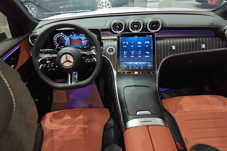 Used Mercedes-Benz GLC 2023 Refreshed GLC 300 L 4MATIC Dynamic Version 7-Seater Center Console