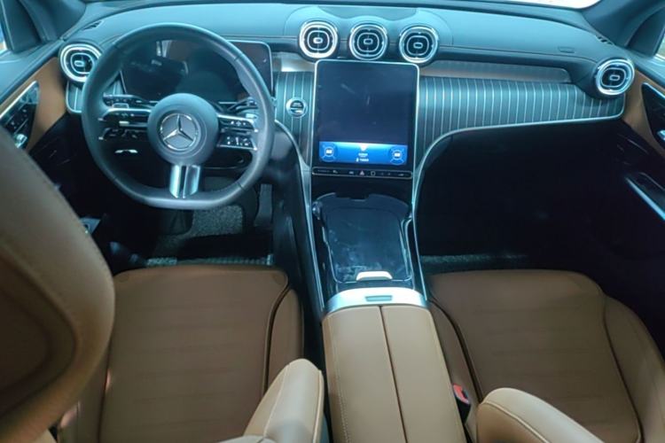 Used Mercedes-Benz GLC 2023 GLC 260 L 4MATIC Luxury Model 5 Seats Center Console