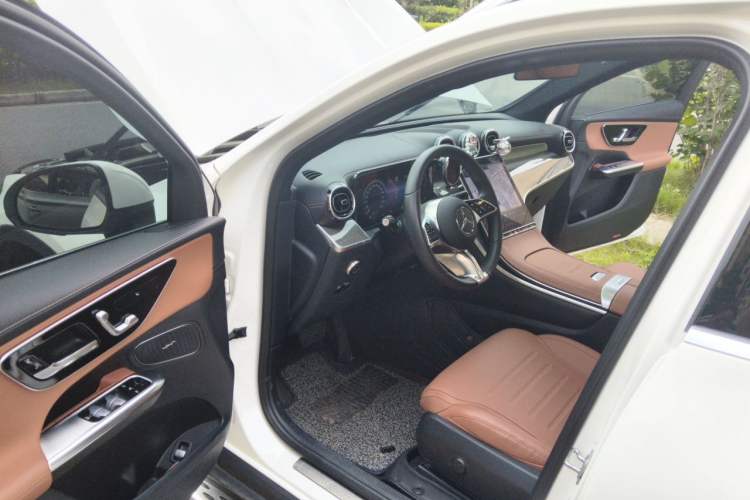 Used Mercedes-Benz GLC 2023 GLC 260 L 4MATIC Dynamic Edition 7-seater Driver Seat