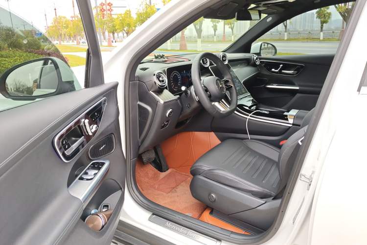 Used Mercedes-Benz GLC 2023 GLC 300 L 4MATIC Dynamic Edition 5-seater Driver Seat