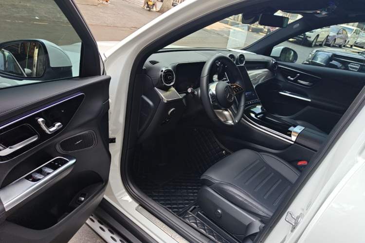 Used Mercedes-Benz GLC 2023 GLC 260 L 4MATIC Dynamic Edition 5-seater Driver Seat