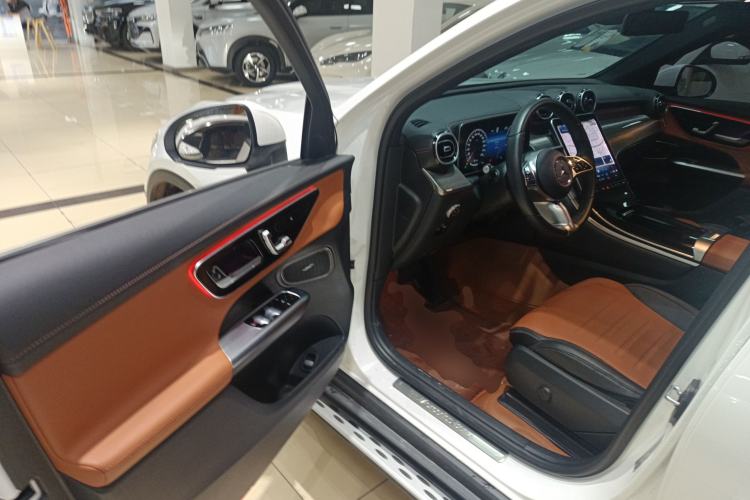 Used Mercedes-Benz GLC 2023 Facelift GLC 260 L 4MATIC Dynamic Version 5 Seats Driver Seat