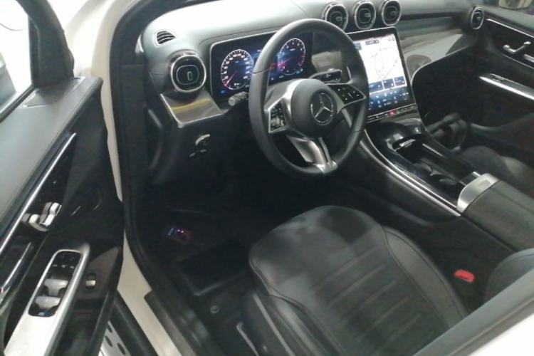 Used Mercedes-Benz GLC 2023 GLC 260 L 4MATIC Dynamic Edition 7-seater Driver Seat