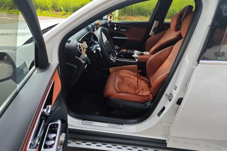 Used Mercedes-Benz GLC 2023 Refreshed GLC 300 L 4MATIC Dynamic Version 7-Seater Driver Seat