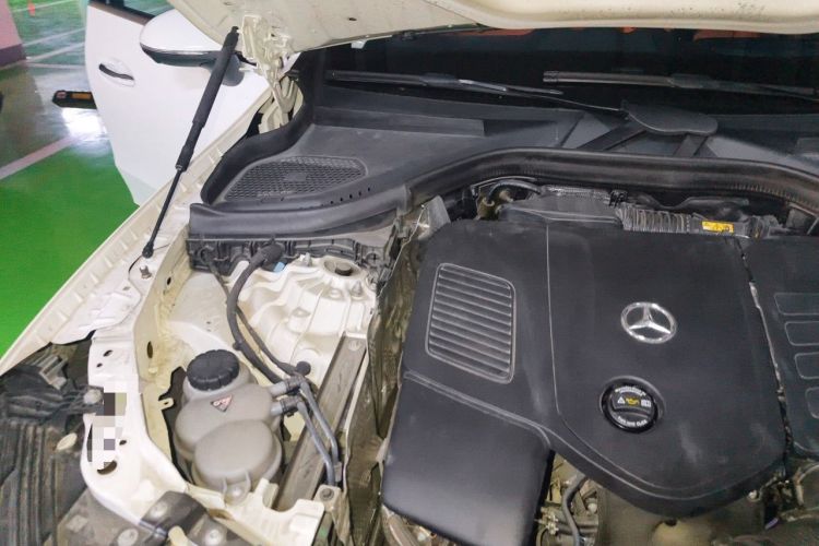 Used Mercedes-Benz GLC 2023 GLC 300 L 4MATIC Luxury 7-Seater Engine Bay Right