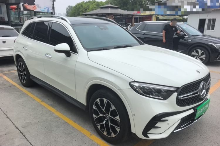 Used Mercedes-Benz GLC 2023 GLC 260 L 4MATIC Luxury Model 5 Seats Exterior 1