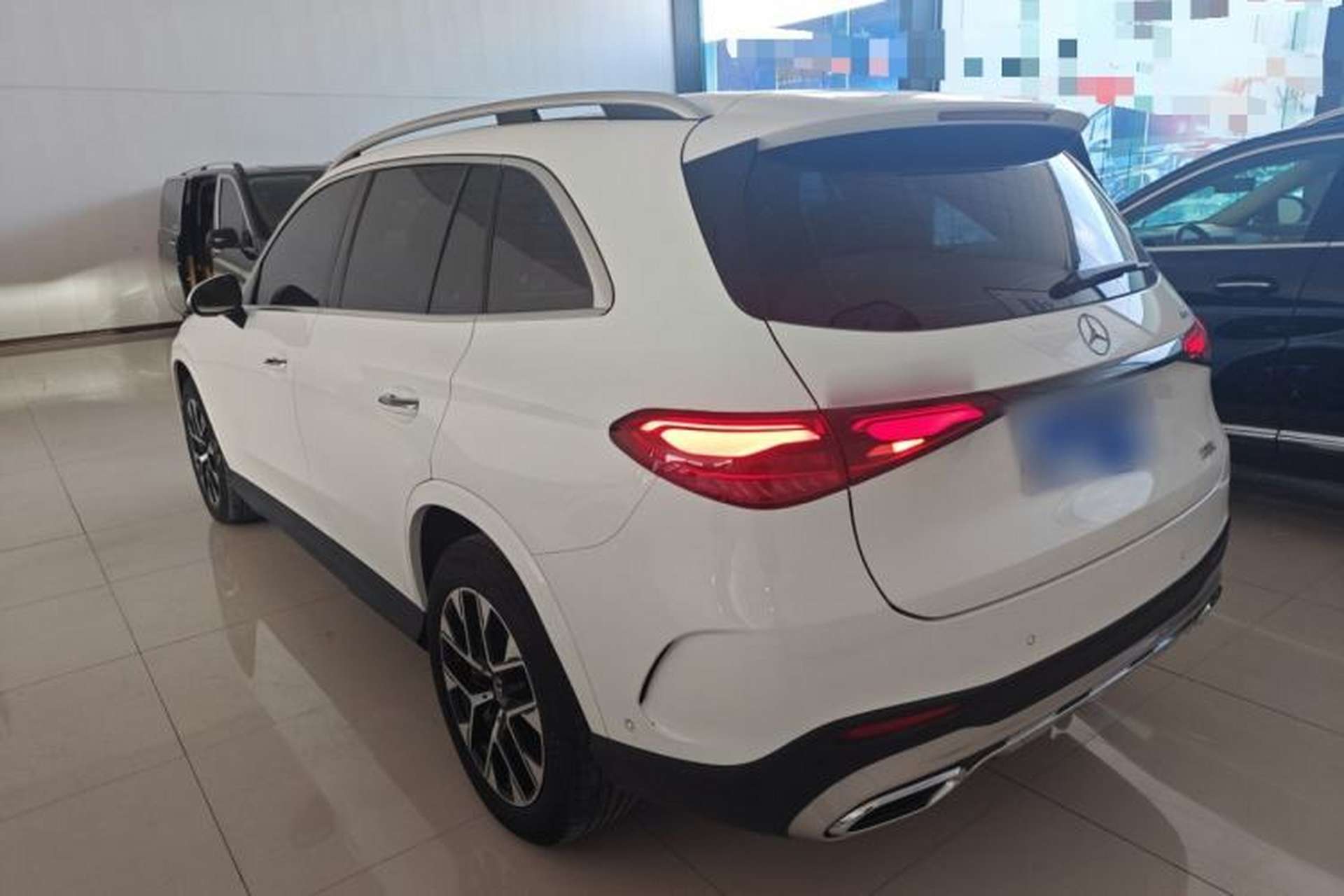 Used Mercedes-Benz GLC 2023 GLC 260 L 4MATIC Luxury Model 5 Seats Exterior 2